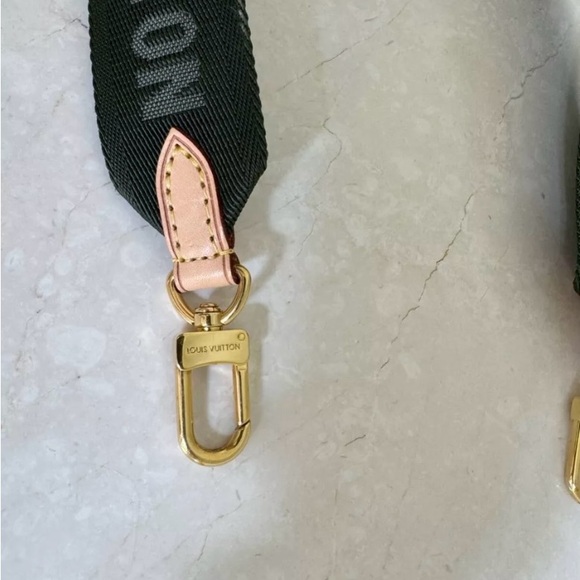 Louis Vuitton bandouliere strap with Gold Buckle - Picture 5 of 7